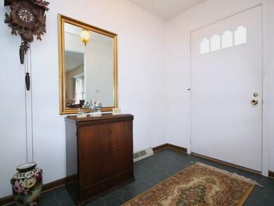 1056 Bluestem Ln, Batavia, IL 60510 - photo 2