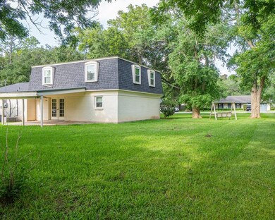 210 San Bernard St, Bay City, TX 77414 - photo 3