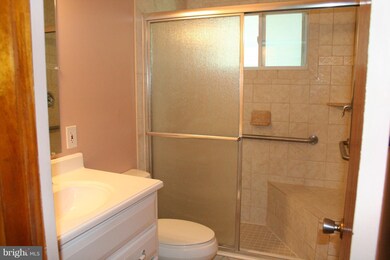 5003 Doppler St, Capitol Heights, MD 20743 - photo 5