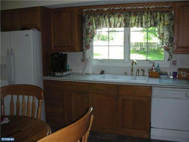 204 Louise Dr, Morrisville, PA 19067 - photo 6