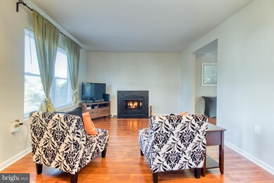 919 Nadine Ct, Hyattsville, MD 20785 - photo 4