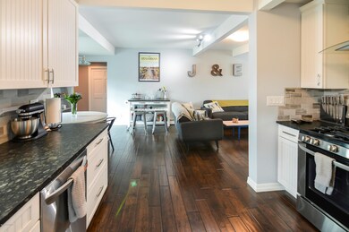 Kitchen & Dining