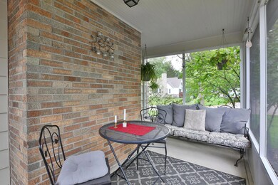 229-W-Schreyer-East facing screened porc