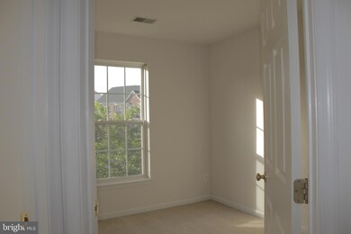 16638 Barge Cir, Woodbridge, VA 22191 - photo 7