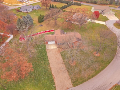 10338 Oreilly Ln, Rensselaer, IN 47978 - photo 2