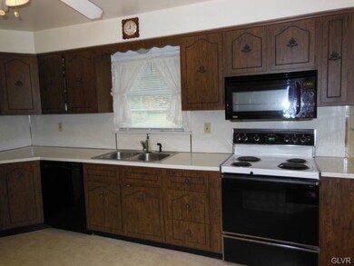 4233 Roosevelt St, Whitehall, PA 18052 - photo 5