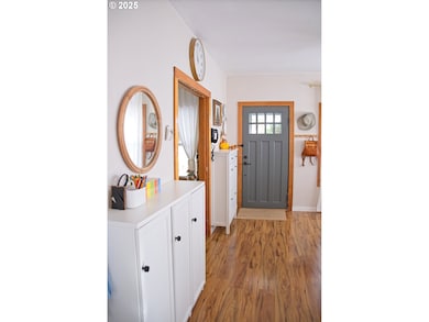 209 1/2 W 5th Place, the Dalles, OR 97058 - photo 6