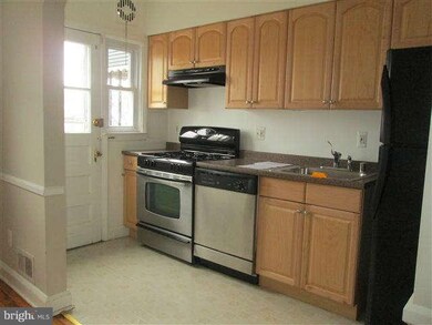 2913 Edgecombe Cir S, Baltimore, MD 21215 - photo 7