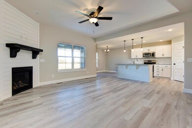 832 E Acacia
