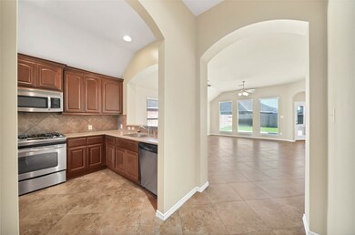 2610 Imperial Crossing Dr, Conroe, TX 77385 - photo 4