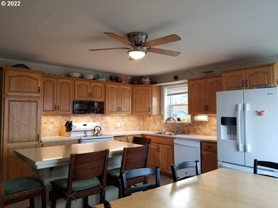 3324 E 13th St, the Dalles, OR 97058 - photo 5