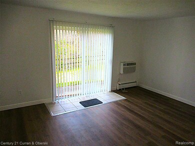 Brookdale Condominium unit C 22, Farmington, MI 48336 - photo 5