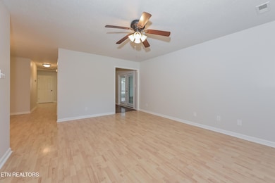 002-photo-living-room-14927808