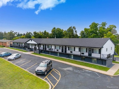 2475 S Commerce Rd unit 5, Commerce Charter Township, MI 48390 - photo 6