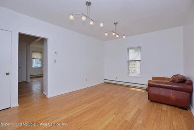 (6) DINING ROOM
