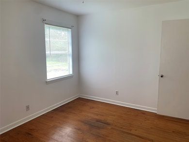 1507 W Blum St, Alvin, TX 77511 - photo 7