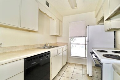 3828 Cibolo Dr unit 108, Fort Worth, TX 76133 - photo 5