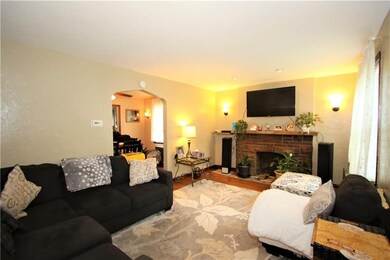 16x11 Living Room Complete with Recessed Lighting 