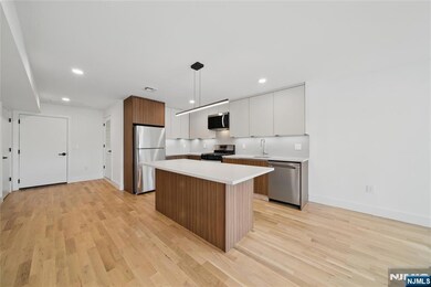 11 W Railroad Ave unit 5, Tenafly, NJ 07670 - photo 3