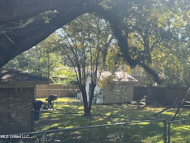 204 Biddix St, Ocean Springs, MS 39564 - photo 2