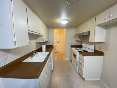 4908 N Winery Cir, Fresno, CA 93726 - photo 4