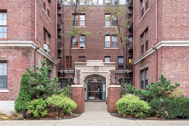 150 Burns St unit 2D, Forest Hills, NY 11375 - photo 2