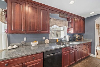 22 Old Mansion Ln, Whitman, MA 02382 - photo 5