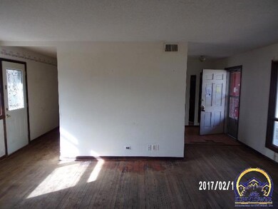 3407 SW 37th St, Topeka, KS 66614 - photo 6