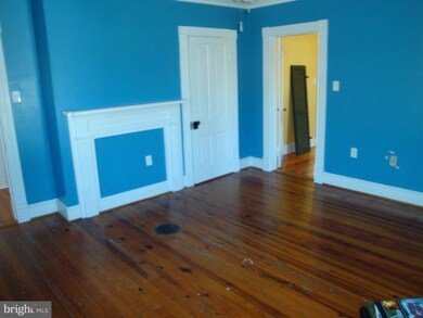 1056 E Queen St, Strasburg, VA 22657 - photo 6