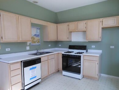 935 Mesa Dr, Lake In the Hills, IL 60156 - photo 2