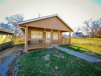 3707 E 68th St, Kansas City, MO 64132 - photo 2