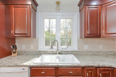 41 Raymond Dr, Cumberland, RI 02864 - photo 5