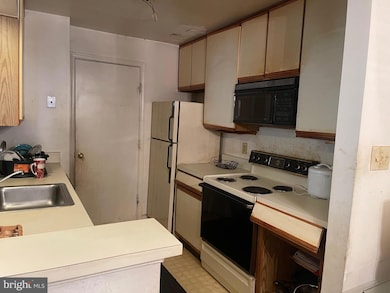 3321 Sir Thomas Dr unit 34, Silver Spring, MD 20904 - photo 3