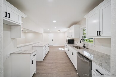 13192 S Hickory St, Claremore, OK 74017 - photo 5