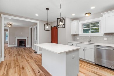 39 Epping St, Raymond, NH 03077 - photo 5