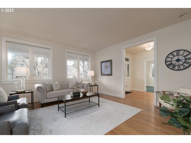 Living Room/Entrance