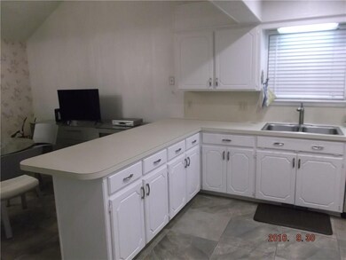 1016 NE 20th St, Moore, OK 73160 - photo 7