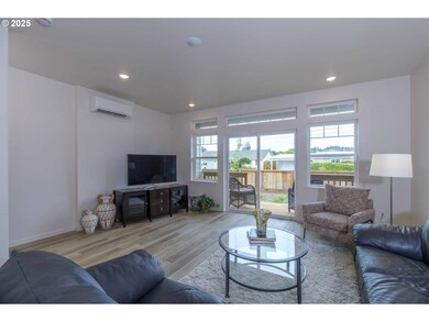 1583 37th St, Florence, OR 97439 - photo 4