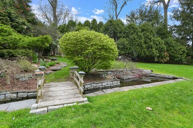 24 Winthrop Dr Riverside CT-large-052-04