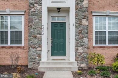 42282 Sand Pine Place, Chantilly, VA 20152 - photo 3