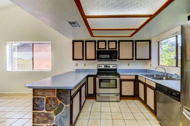 Kitchen (2)