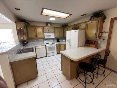 939 Katrin Dr, Alamo, TX 78516 - photo 2