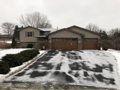 Beautiful Curb appearance, Attractive garage doors