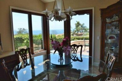 Another view of the beautiful dining room with Fre