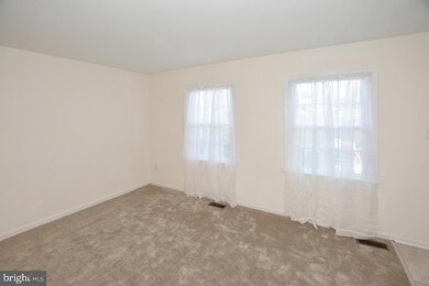 9523 Poplar Leaf Ct, Fairfax, VA 22031 - photo 4