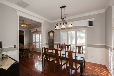 You can use formal dining and kitchen dining areas