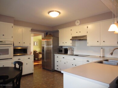 Breakfast Area-Kitchen (2)