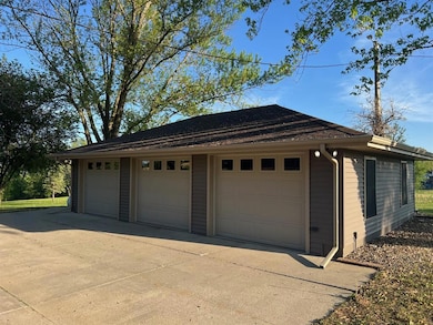 3-car garage