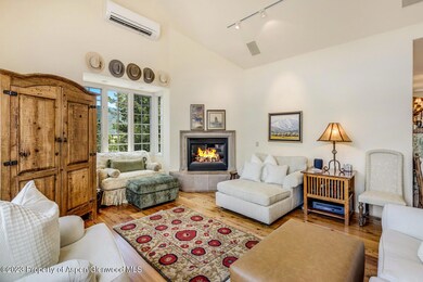 05_308_Wild_Spring_Lane005_mls