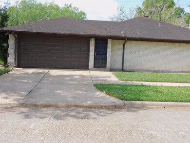 10327 Kirkglen Dr, Houston, TX 77089 - photo 4